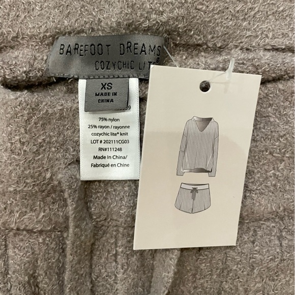 NWT Barefoot Dreams Hoodie and Shorts Ribbed Lounge Set in Beach Rock - Size XS - Picture 7 of 9